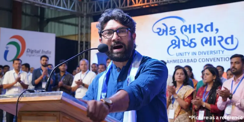 MLA Jignesh Mevani giving a speech at the "Ek Bharat Shreshth Bharat" convention.